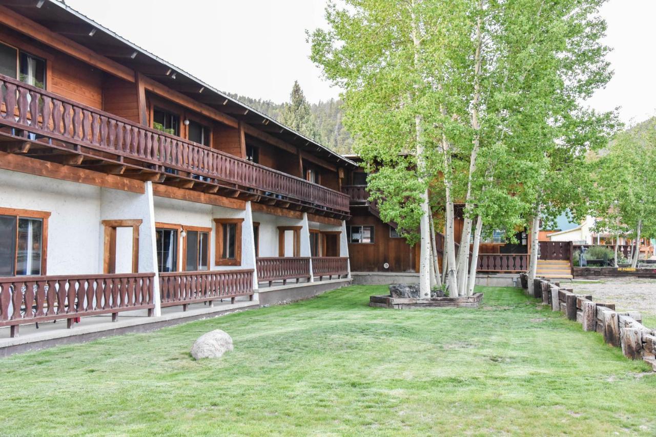 Alpine Lodge 红河 外观 照片